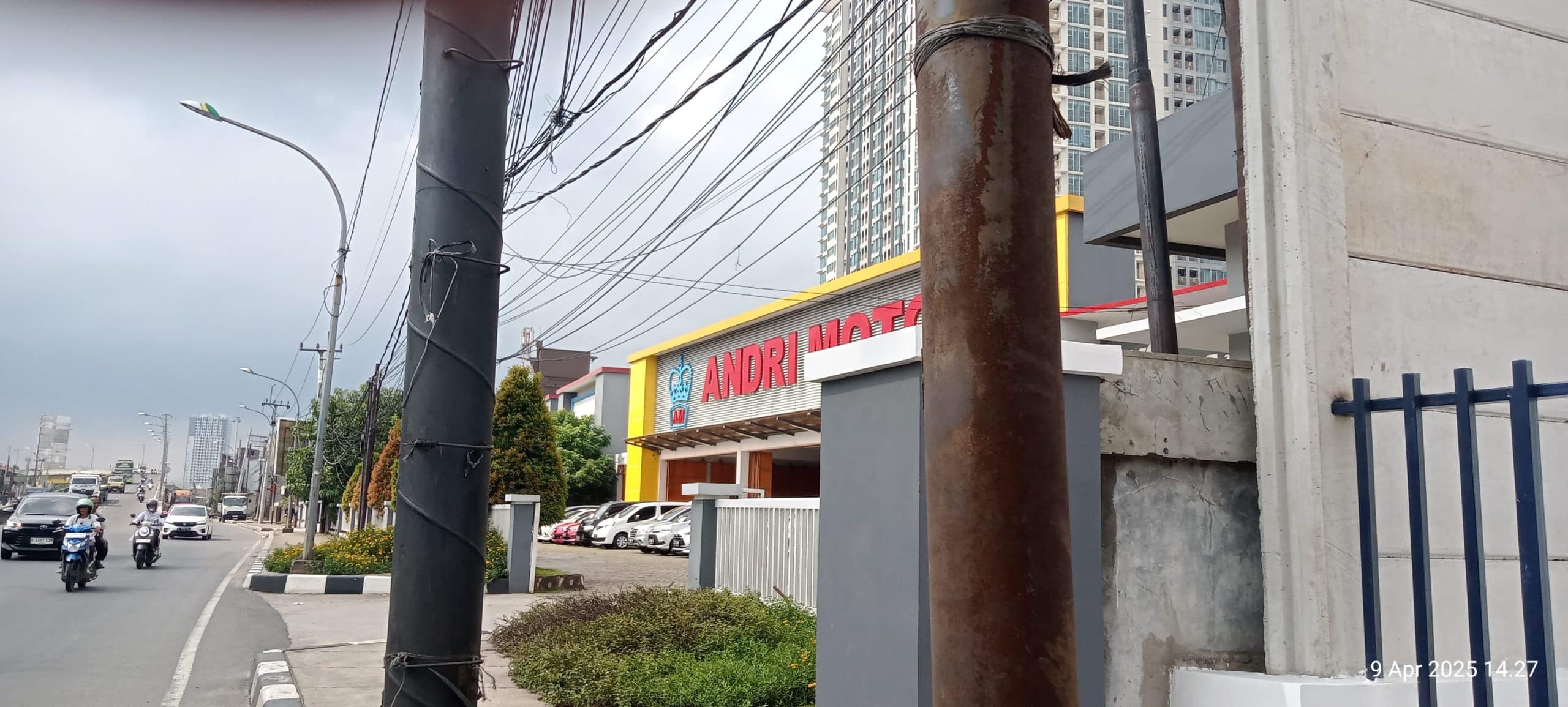 Showroom Mobil Bekas Mobil Second